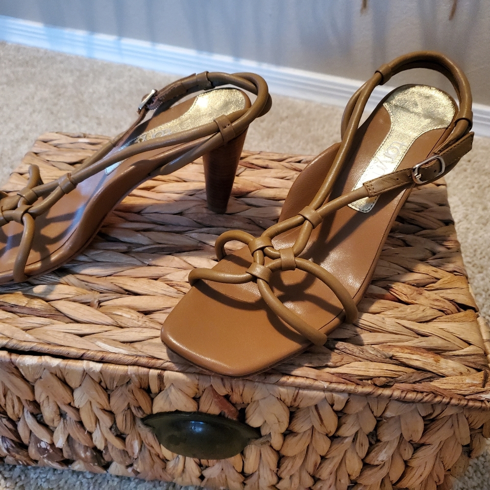 Taryn Rose  Knot-Detail Tan Slingback Heeled Sandals